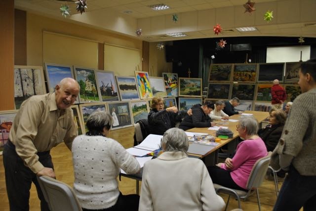 Seniorzy na wystawie i warsztatach